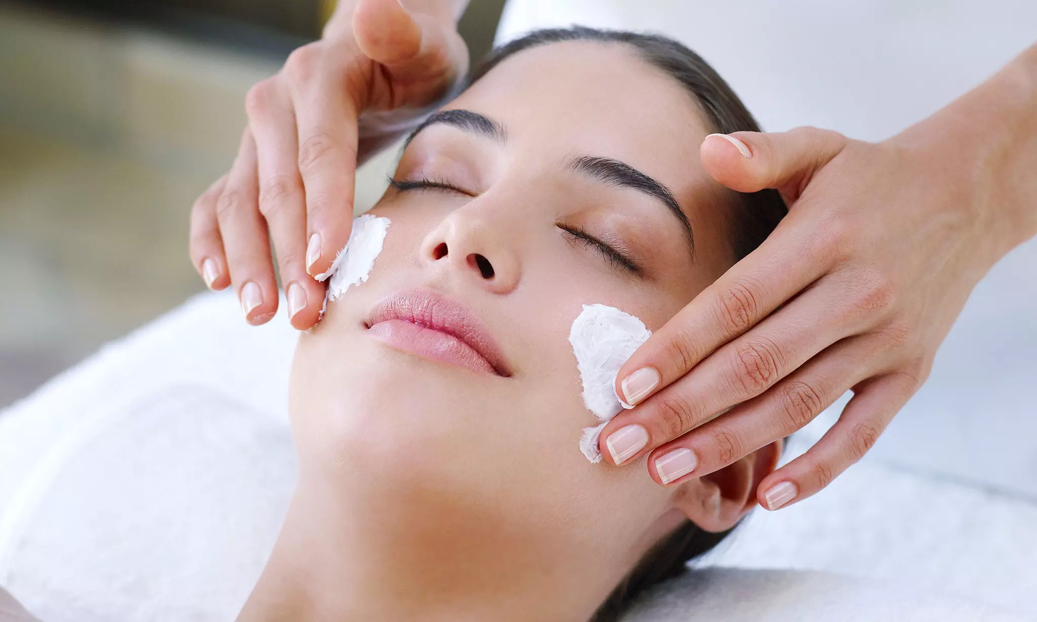 How Does Skincare Treatment Support Skin Moisture Balance?