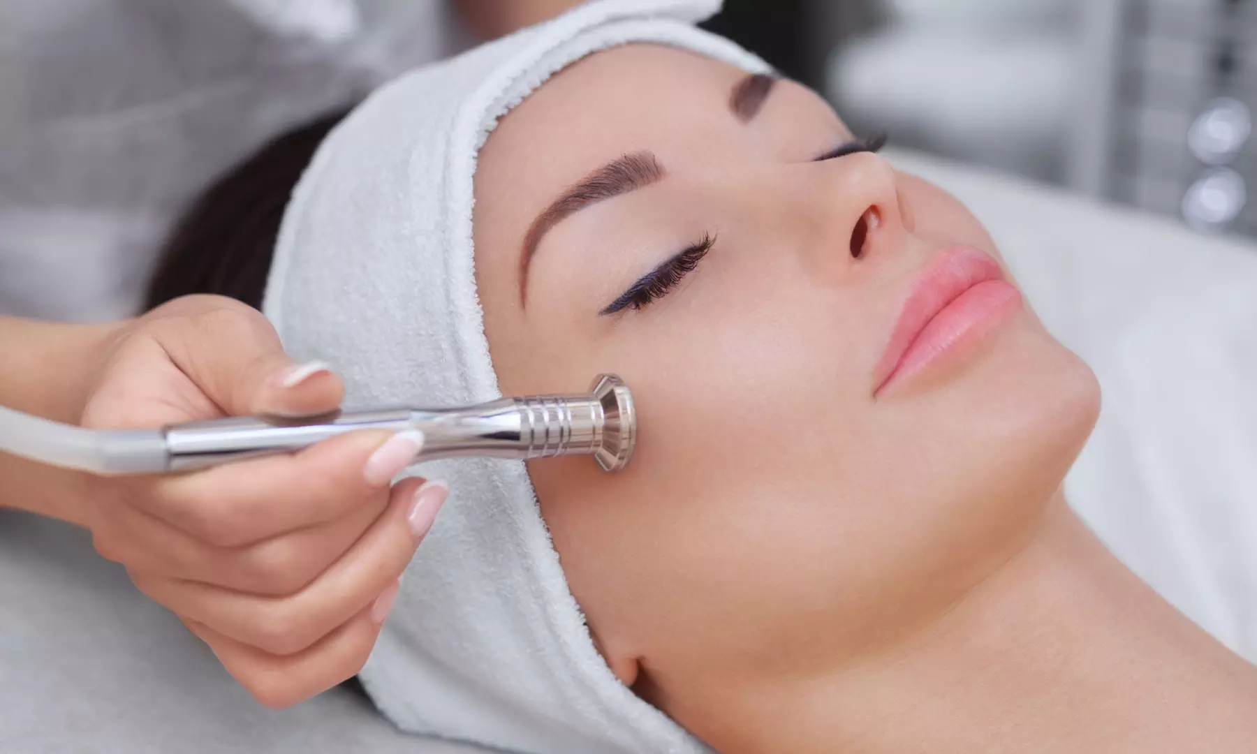 Is Diamond Peel Helpful for Removing Dead Skin From Face?